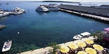 Chippewa Hotel Waterfront แมคคิแนคไอแลนด์ ภายนอก รูปภาพ