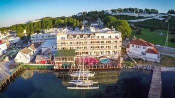 Chippewa Hotel Waterfront แมคคิแนคไอแลนด์ ภายนอก รูปภาพ